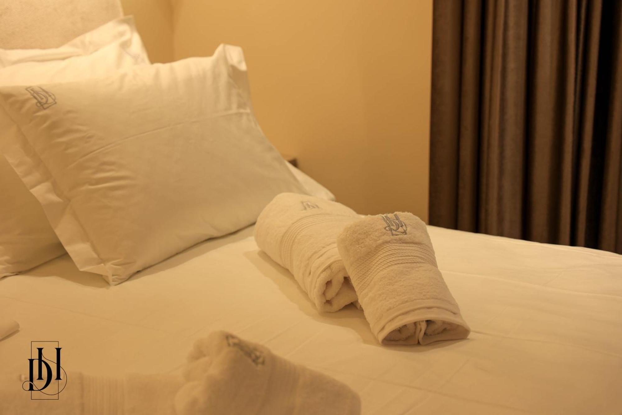 Deha Rooms & Apartments Тирана Экстерьер фото